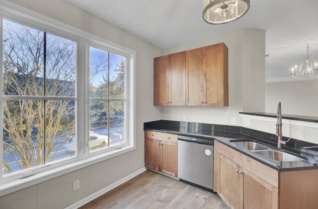 kitchen featuring light wood-type flooring, sink, a notable chandelier, dishwasher, and hanging light fixtures