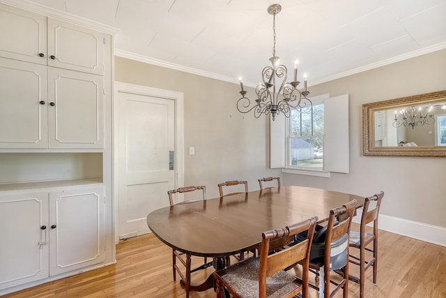 dining space with light hardwood / wood-style flooring, a notable chandelier, and crown molding