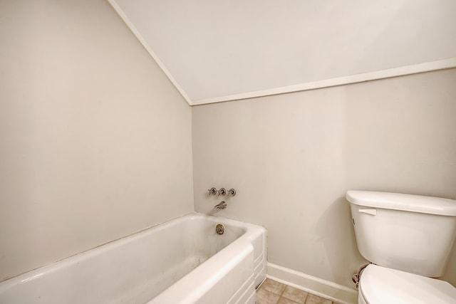 bathroom featuring a tub to relax in, toilet, and vaulted ceiling