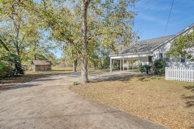 view of yard featuring a storage shed and a carport