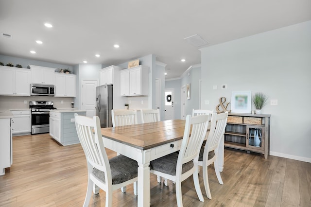 204 Honey Horn Dr, Summerville, SC 29486 - dining area featuring light wood finished floors, baseboards, and recessed lighting