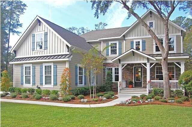 craftsman-style house with a front lawn and a porch