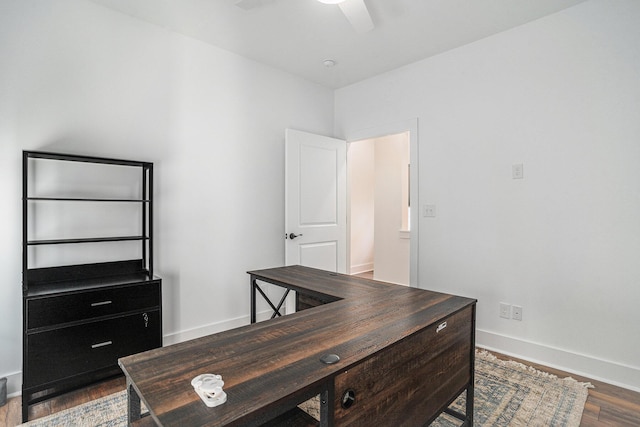 office area with dark wood-type flooring and ceiling fan