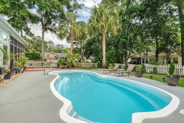 555 Pointe Of Oaks Rd, Summerville, SC 29485 - view of swimming pool with a patio area and a fenced backyard
