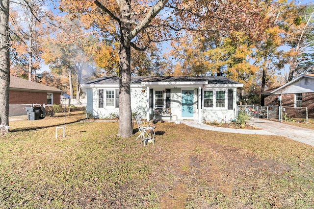 ranch-style home featuring a front yard