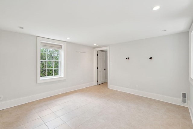 empty room featuring recessed lighting, visible vents, and baseboards