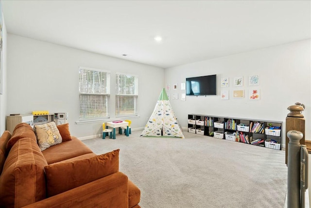 recreation room featuring carpet