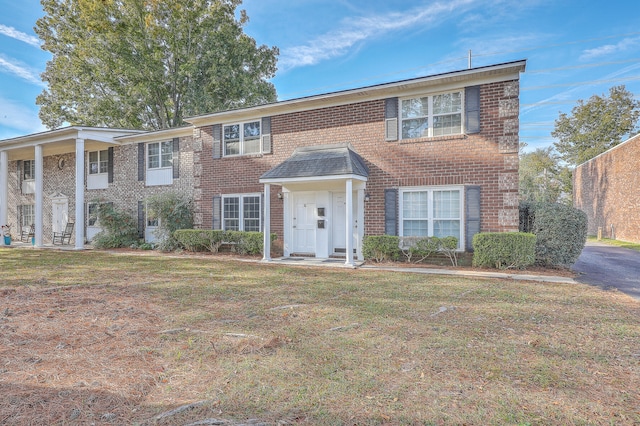 view of front of home with a front lawn