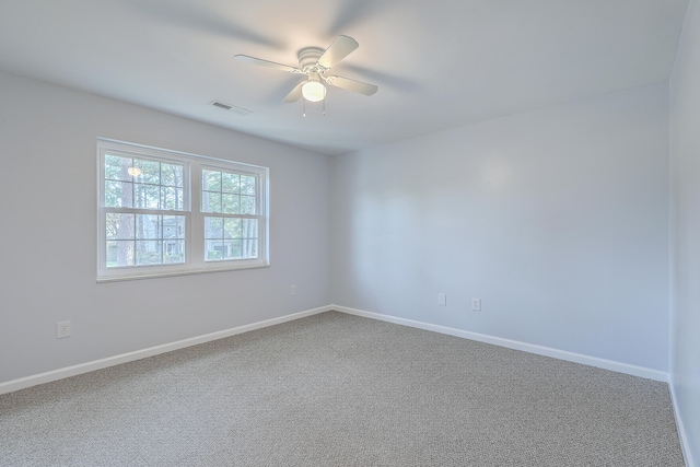 unfurnished room with carpet flooring and ceiling fan