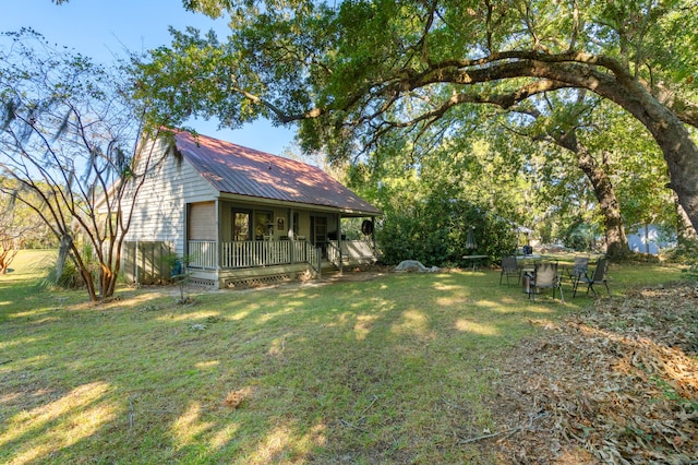 view of yard featuring covered porch