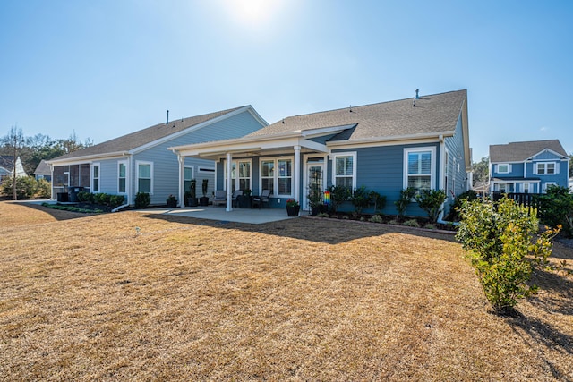 view of front of home featuring a patio area and a front yard