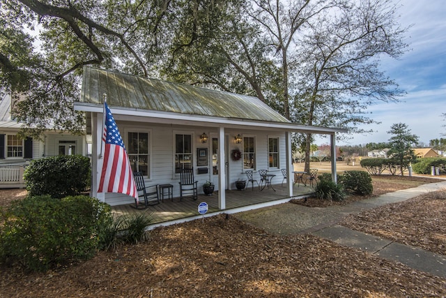 view of front facade featuring a porch