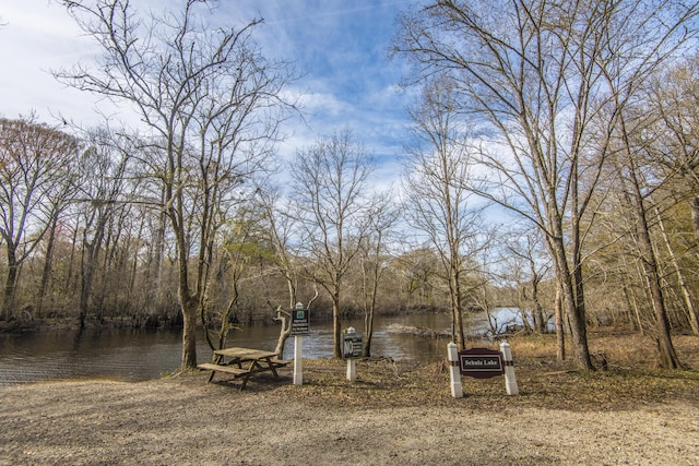 view of yard featuring a water view