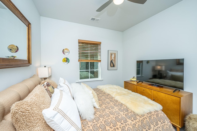 bedroom featuring ceiling fan