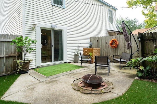 view of patio with a fire pit