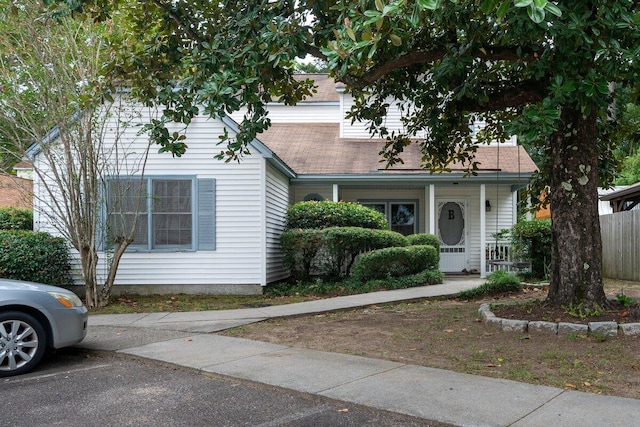 view of front of property featuring a porch