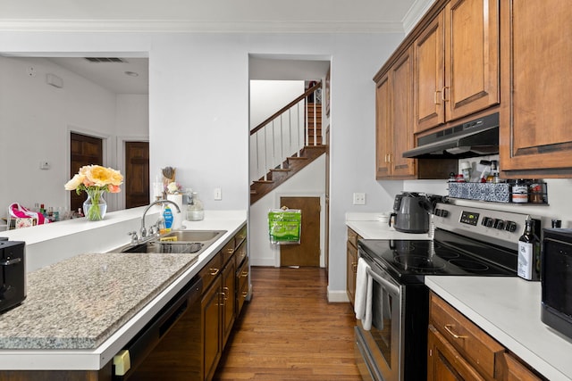 kitchen with crown molding, stainless steel range with electric stovetop, wood-type flooring, sink, and black dishwasher