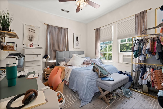 bedroom with ceiling fan