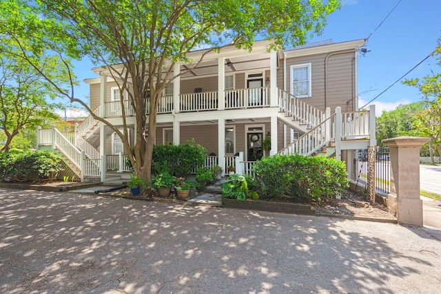 view of front of property featuring covered porch