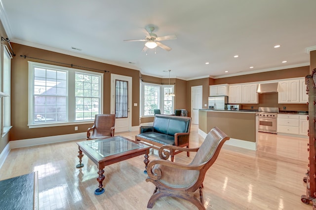 living room featuring light wood-type flooring, ceiling fan, ornamental molding, baseboards, and recessed lighting