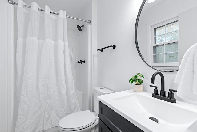 bathroom with vanity, a shower with shower curtain, and toilet