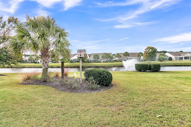 view of yard featuring a water view