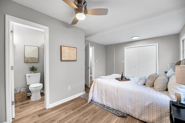 bedroom with light wood-style flooring, ensuite bathroom, a closet, baseboards, and ceiling fan