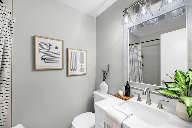 bathroom with curtained shower, toilet, and vanity