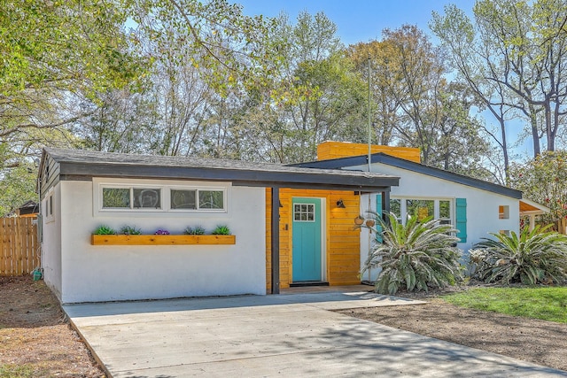 32 Briarcliff Dr, Charleston, SC 29407 - view of front of property featuring stucco siding and fence