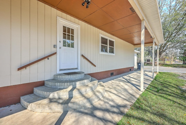 doorway to property with crawl space