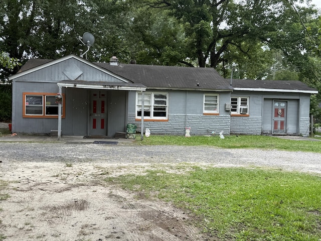 715 Yew St, Charleston, SC 29407 - ranch-style house featuring a front lawn and driveway