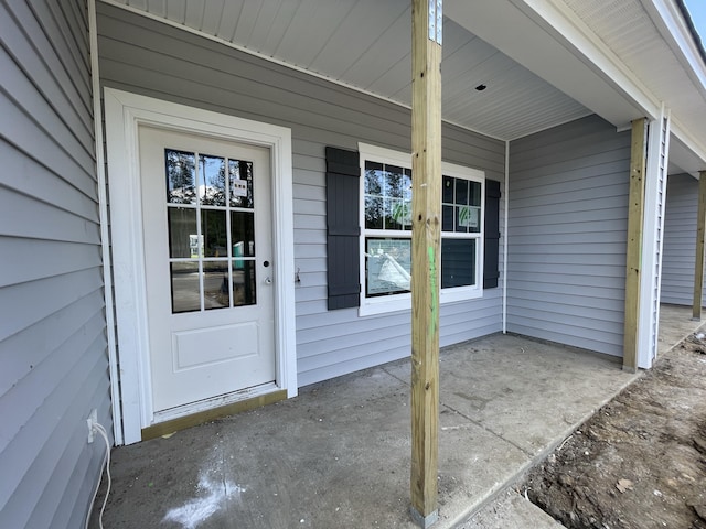 property entrance featuring a porch