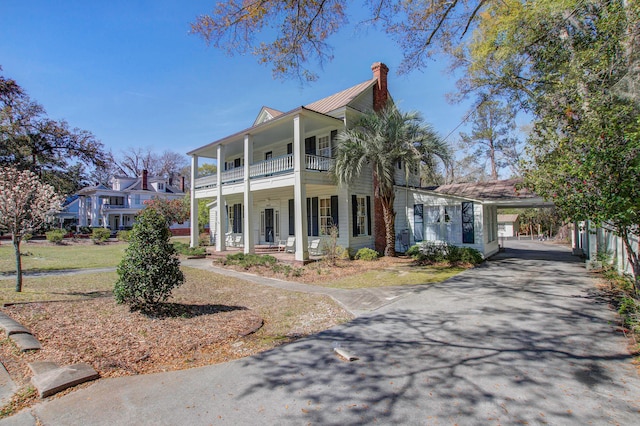 view of front of house featuring a porch