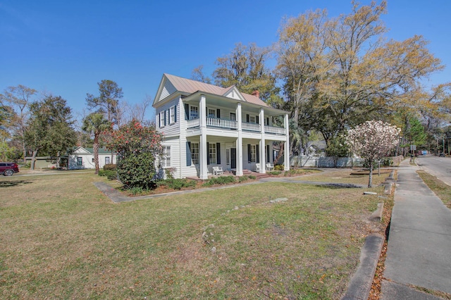 view of front of house featuring a porch and a front lawn