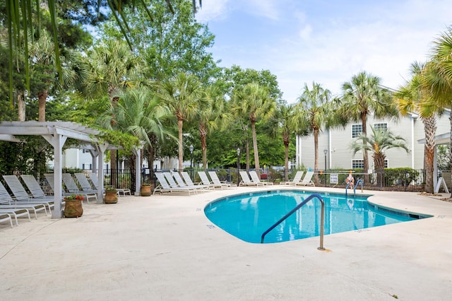 view of swimming pool with a patio and a pergola