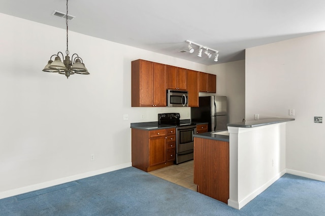 kitchen with kitchen peninsula, light carpet, stainless steel appliances, an inviting chandelier, and hanging light fixtures