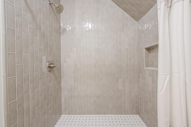 3130 Pignatelli Cres, Mount Pleasant, SC 29466 - bathroom with a tile shower and vaulted ceiling