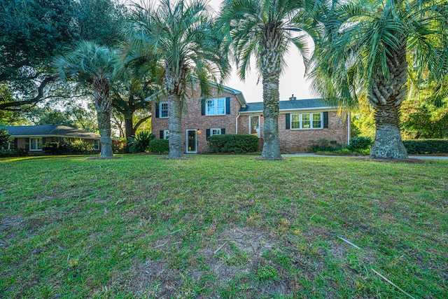 view of front of property featuring a front yard