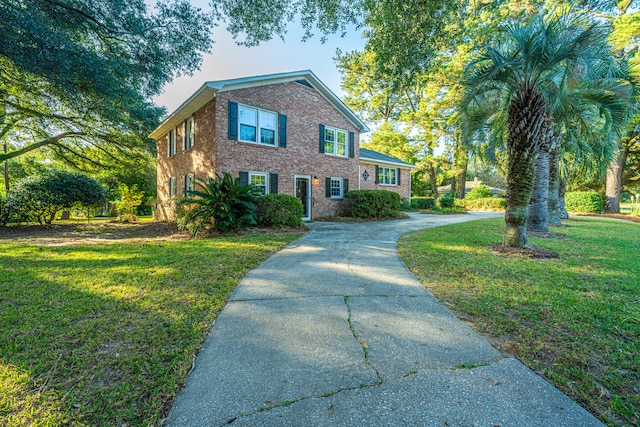 view of front of house with a front lawn