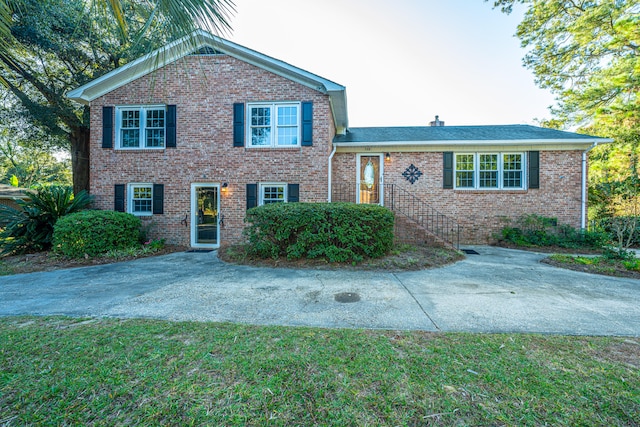 split level home with a front yard