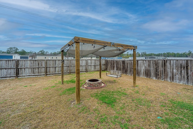 view of yard featuring a fire pit