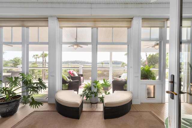 sunroom with ceiling fan