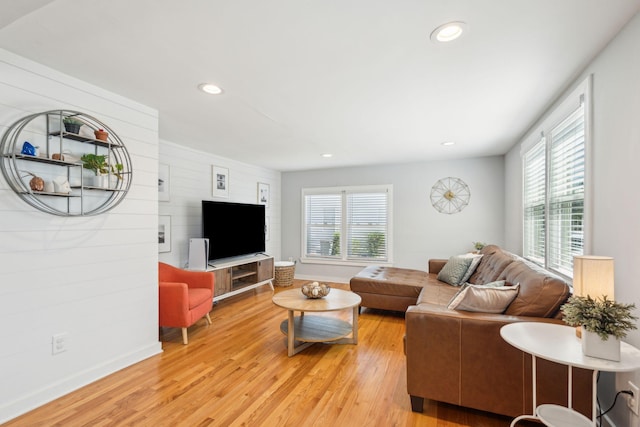 living area featuring light wood-type flooring, plenty of natural light, and recessed lighting