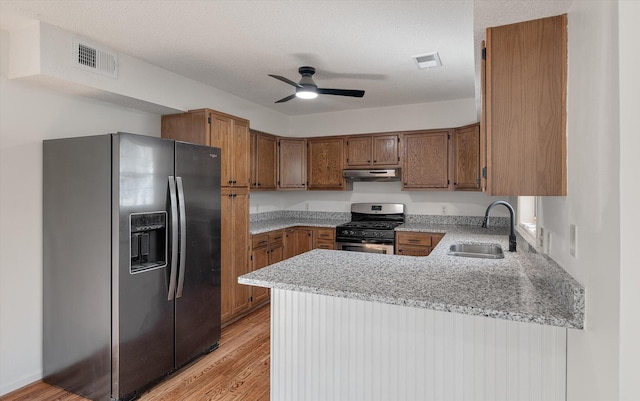 kitchen featuring sink, ceiling fan, kitchen peninsula, stainless steel appliances, and light hardwood / wood-style flooring