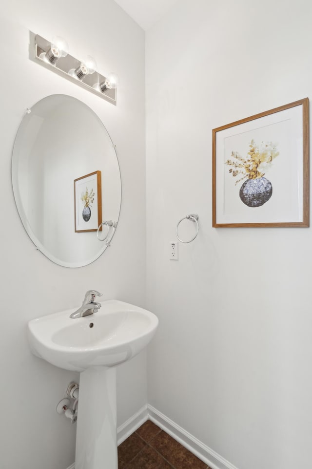 bathroom with tile patterned flooring and baseboards