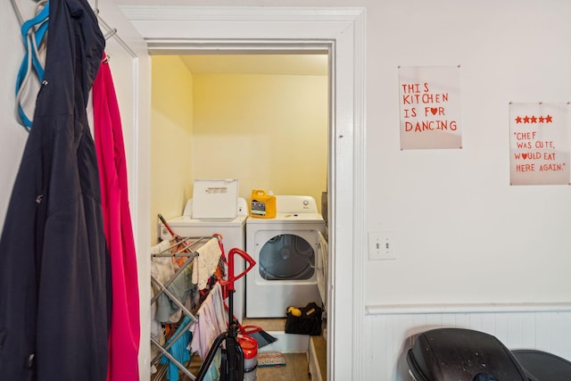 washroom with washing machine and dryer