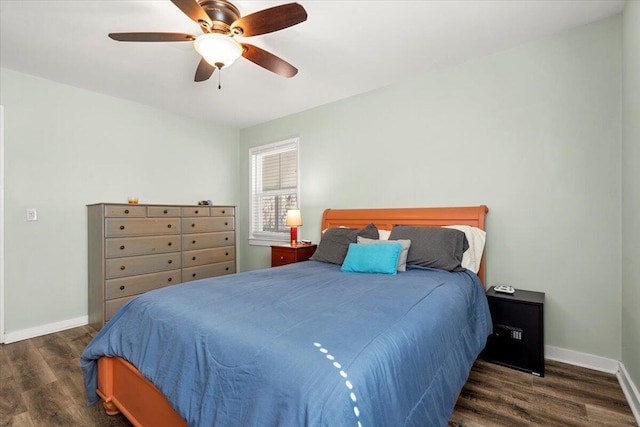 bedroom with dark wood-type flooring, ceiling fan, and baseboards