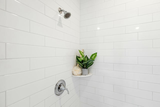 interior details with a tile shower