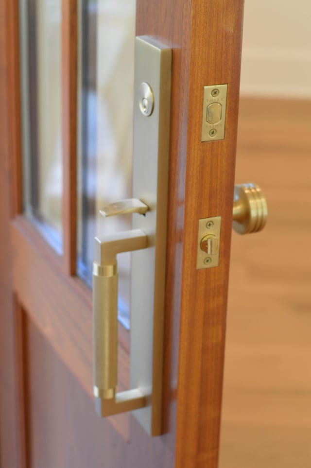 room details featuring elevator