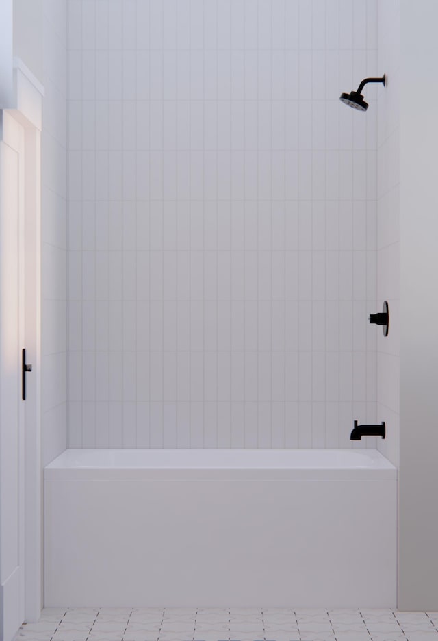 bathroom featuring tiled shower / bath combo